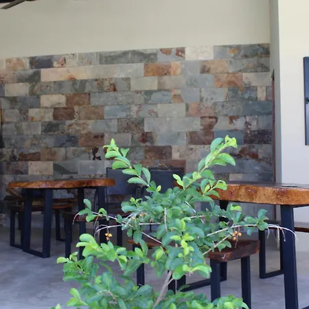 Hotel Huacas